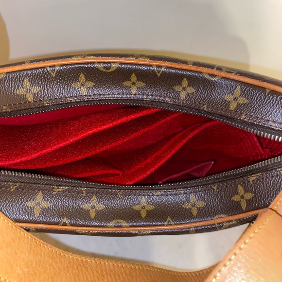 SOLD Louis Vuitton Croissant GM - Picture 9 of 17